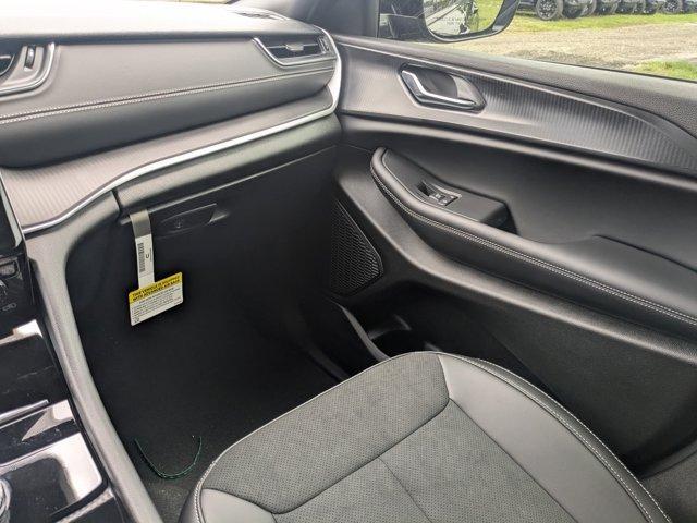 new 2025 Jeep Grand Cherokee car, priced at $36,225