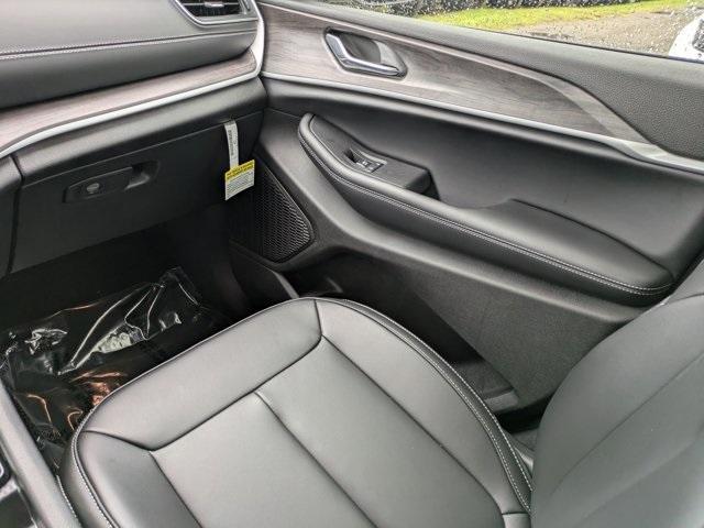 new 2025 Jeep Grand Cherokee L car, priced at $41,625
