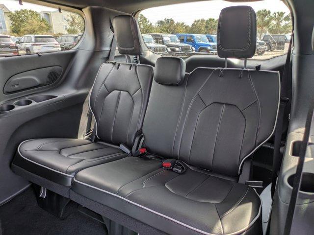 new 2025 Chrysler Pacifica car, priced at $45,631