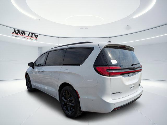 new 2025 Chrysler Pacifica car, priced at $45,631