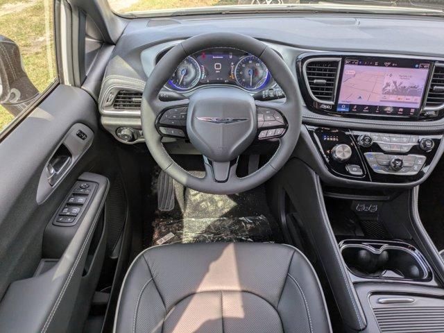 new 2025 Chrysler Pacifica car, priced at $45,631