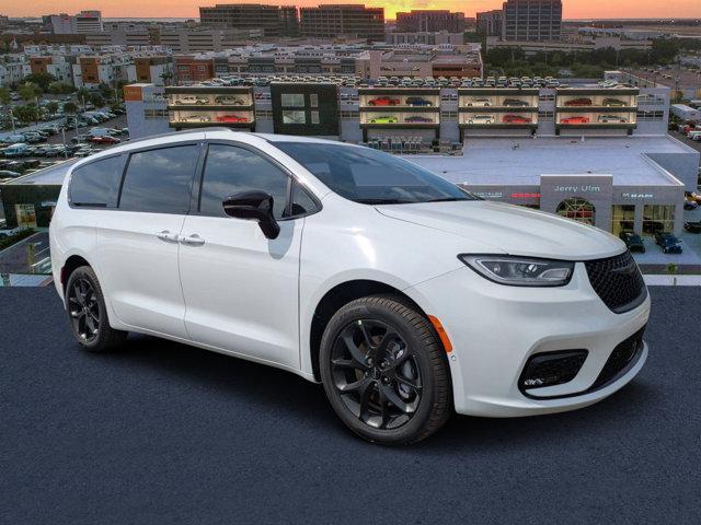 new 2025 Chrysler Pacifica car, priced at $45,631