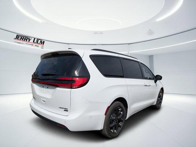 new 2025 Chrysler Pacifica car, priced at $45,631