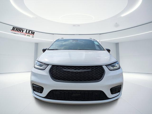new 2025 Chrysler Pacifica car, priced at $45,631