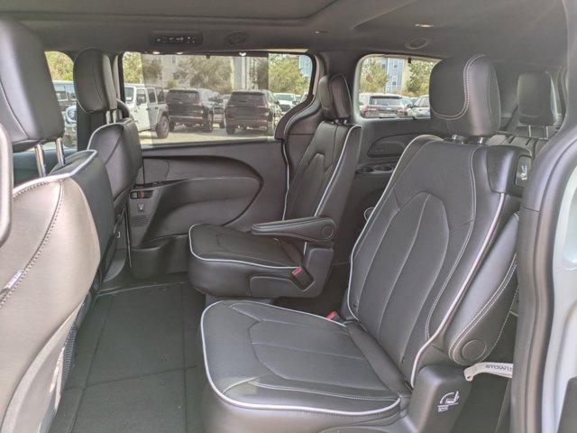 new 2025 Chrysler Pacifica car, priced at $45,631