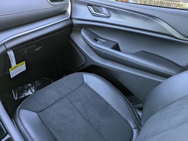 new 2025 Jeep Grand Cherokee car, priced at $38,375