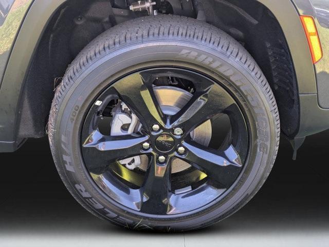 new 2025 Jeep Grand Cherokee car, priced at $38,375