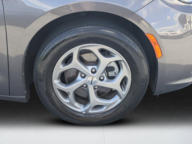 used 2023 Chrysler Pacifica car, priced at $23,252