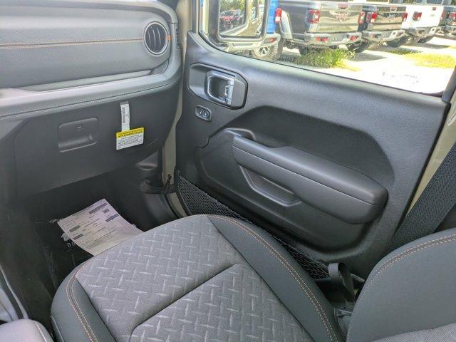 new 2025 Jeep Gladiator car, priced at $46,385