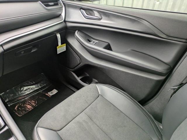 new 2025 Jeep Grand Cherokee L car, priced at $38,230