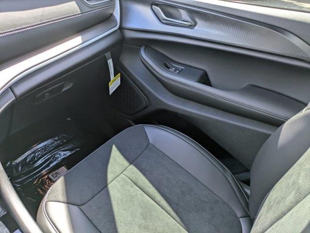 new 2025 Jeep Grand Cherokee car, priced at $35,870