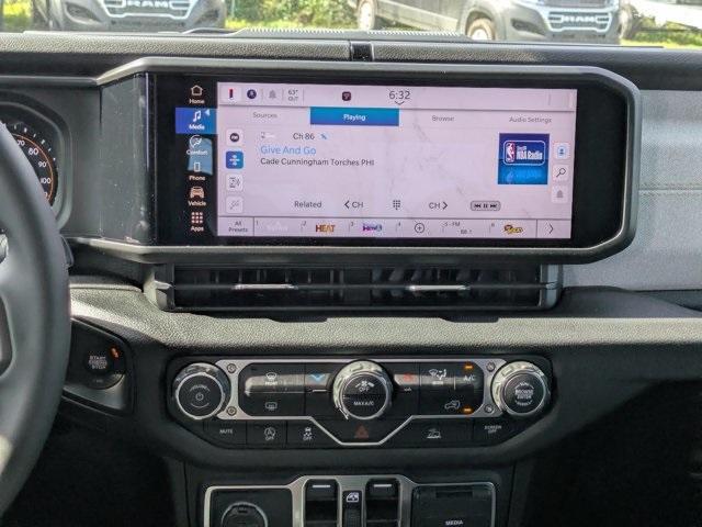 new 2025 Jeep Gladiator car, priced at $41,430