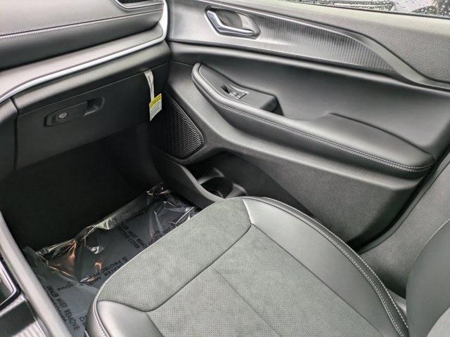new 2025 Jeep Grand Cherokee car, priced at $37,225
