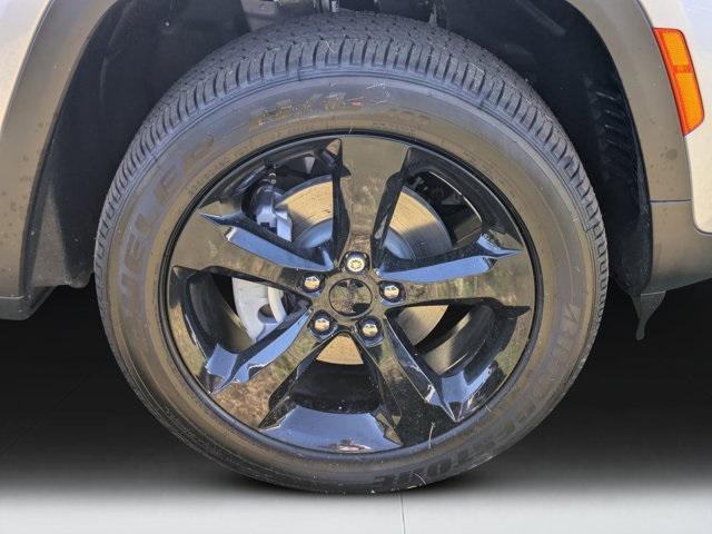 new 2025 Jeep Grand Cherokee car, priced at $38,870