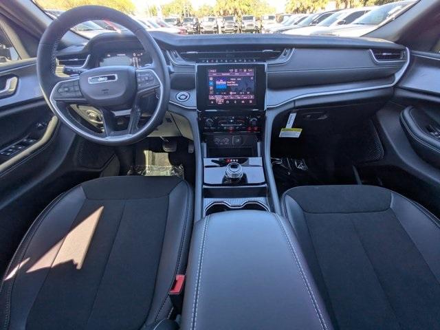 new 2025 Jeep Grand Cherokee car, priced at $38,870