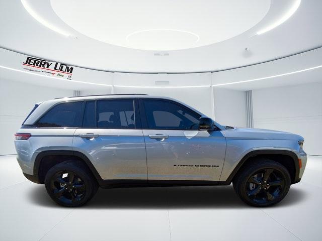 new 2025 Jeep Grand Cherokee car, priced at $38,870