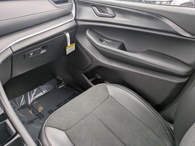 new 2025 Jeep Grand Cherokee car, priced at $37,225