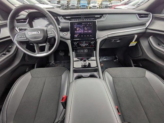 new 2025 Jeep Grand Cherokee car, priced at $37,225