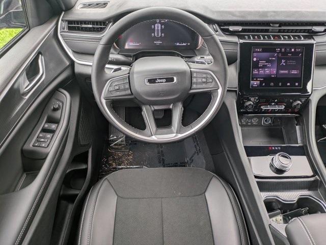 new 2025 Jeep Grand Cherokee car, priced at $37,225