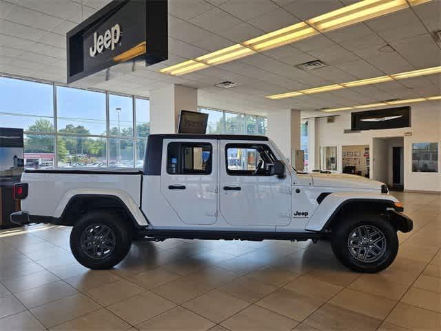 new 2024 Jeep Gladiator car, priced at $43,250