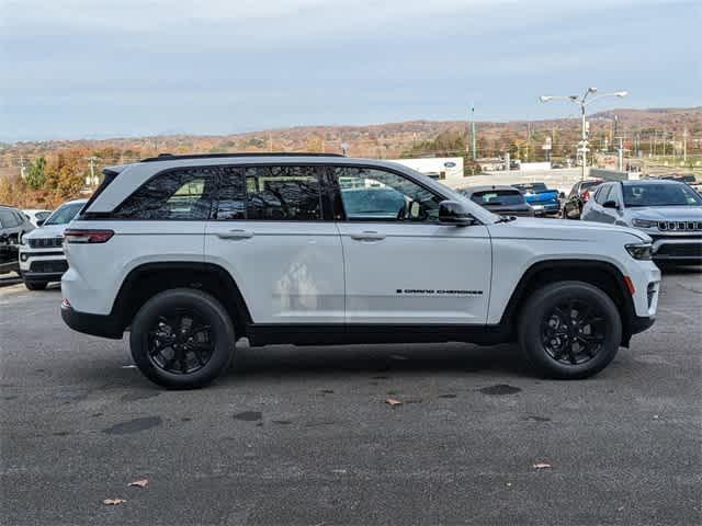 new 2025 Jeep Grand Cherokee car, priced at $38,000