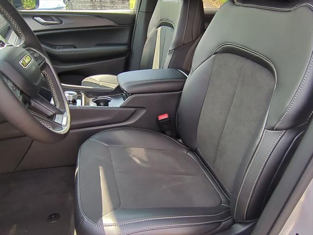 new 2025 Jeep Grand Cherokee car, priced at $38,375