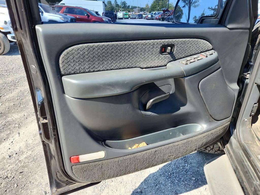 used 2002 Chevrolet Avalanche car, priced at $2,145