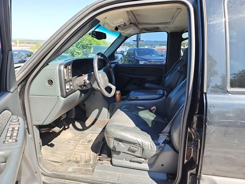 used 2002 Chevrolet Avalanche car, priced at $2,145