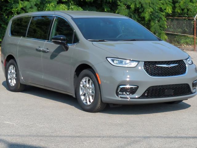 new 2025 Chrysler Pacifica car, priced at $39,940