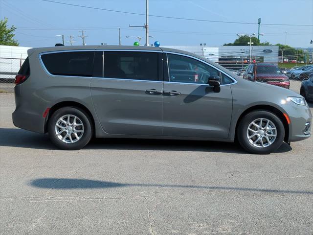 new 2025 Chrysler Pacifica car, priced at $39,940