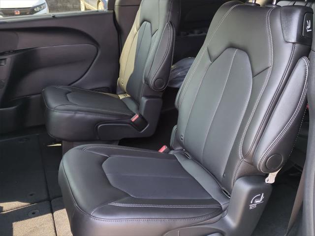 new 2025 Chrysler Pacifica car, priced at $39,940