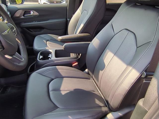 new 2025 Chrysler Pacifica car, priced at $39,940