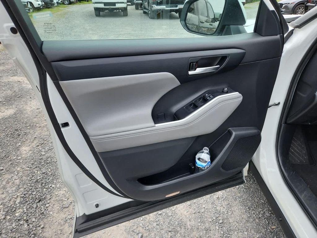 used 2022 Toyota Highlander car, priced at $28,453
