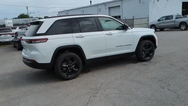 new 2025 Jeep Grand Cherokee car, priced at $38,780