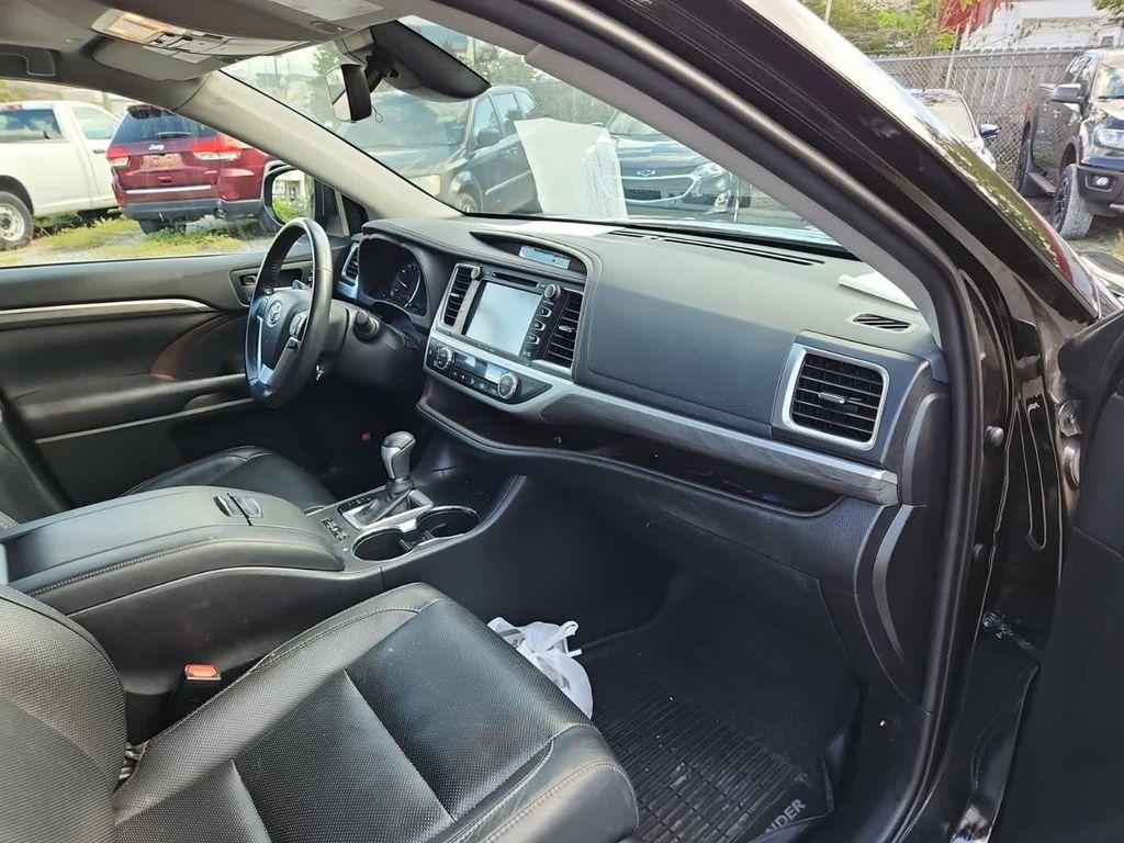 used 2019 Toyota Highlander car, priced at $27,995