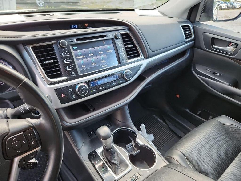 used 2019 Toyota Highlander car, priced at $27,995