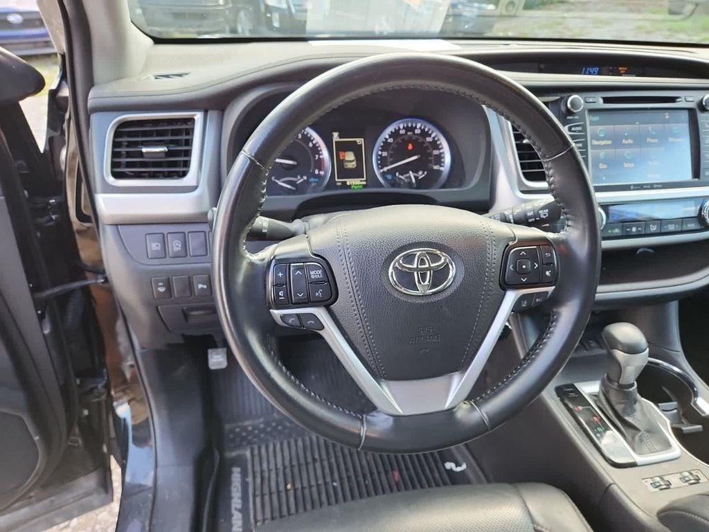 used 2019 Toyota Highlander car, priced at $27,995