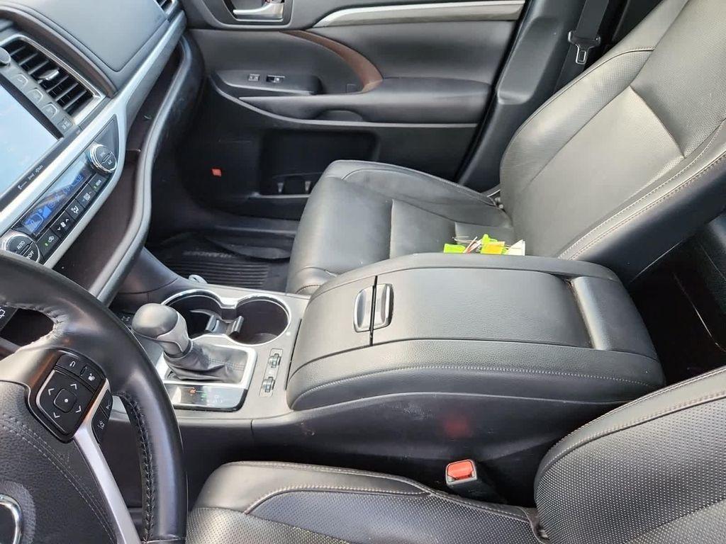 used 2019 Toyota Highlander car, priced at $27,995