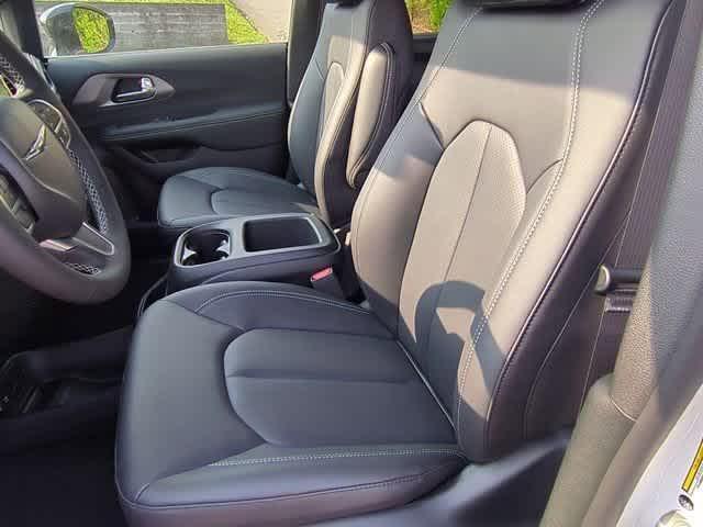 new 2025 Chrysler Pacifica car, priced at $38,693