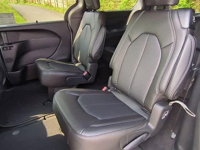 new 2025 Chrysler Pacifica car, priced at $38,693