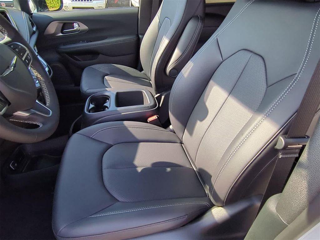 new 2025 Chrysler Pacifica car, priced at $38,370