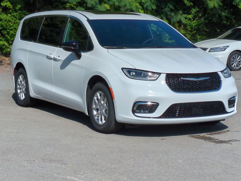 new 2025 Chrysler Pacifica car, priced at $41,620