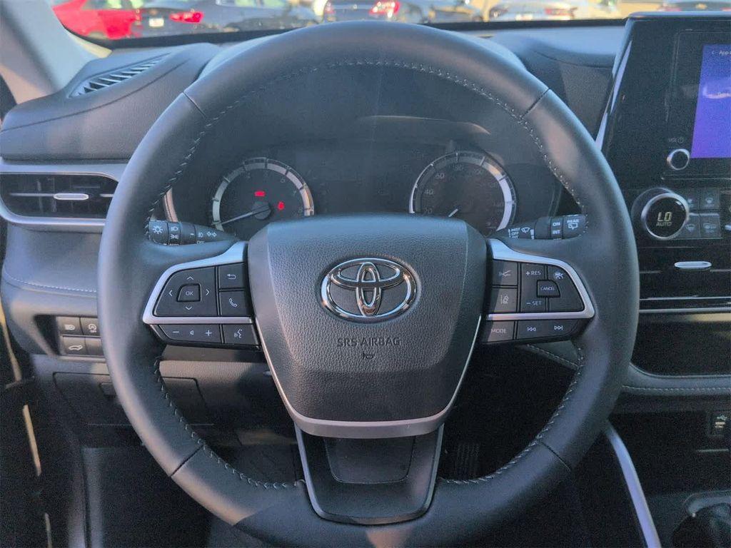 used 2024 Toyota Highlander car, priced at $35,500