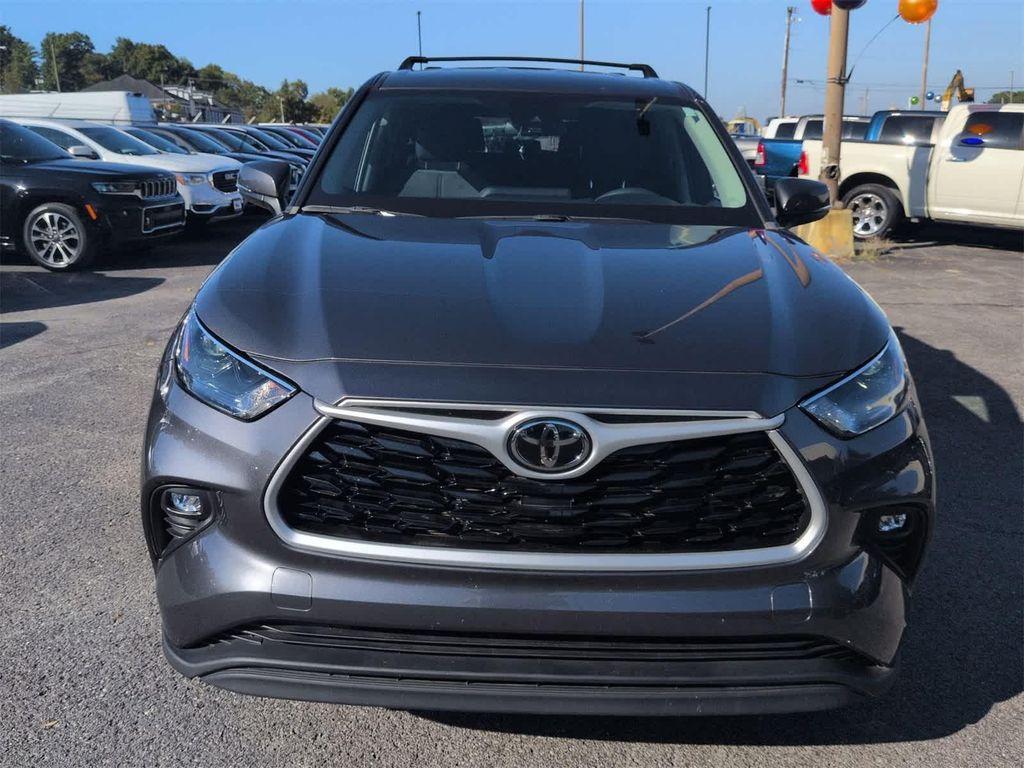 used 2024 Toyota Highlander car, priced at $35,500