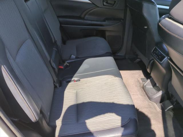 used 2015 Toyota Highlander car, priced at $16,670