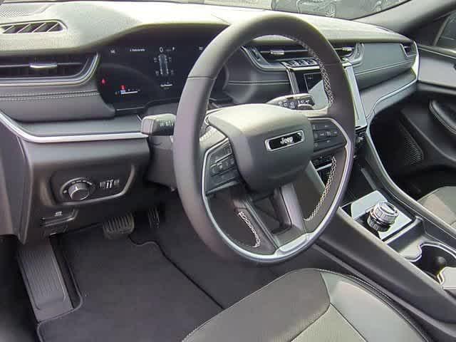 new 2025 Jeep Grand Cherokee car, priced at $38,375