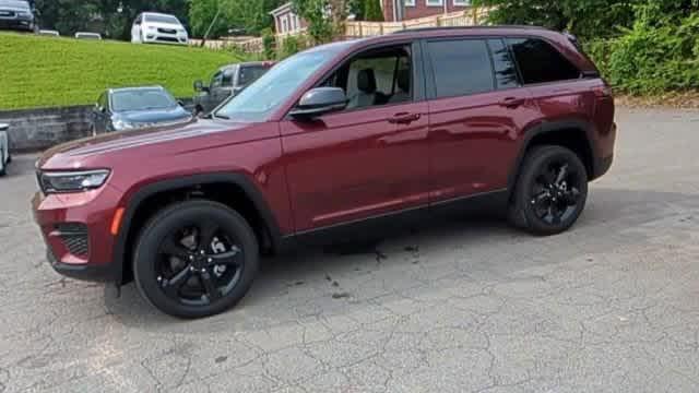 new 2025 Jeep Grand Cherokee car, priced at $38,375