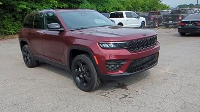 new 2025 Jeep Grand Cherokee car, priced at $38,375