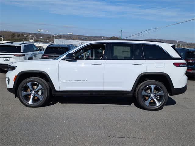 new 2025 Jeep Grand Cherokee car, priced at $44,205