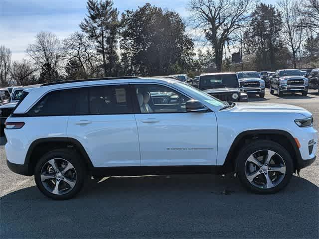 new 2025 Jeep Grand Cherokee car, priced at $44,205